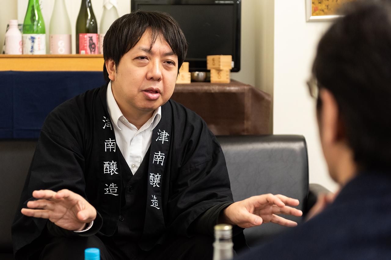 画像: 鈴木さんは酒造会社の経営と並行して、ミドリムシの研究を続けている