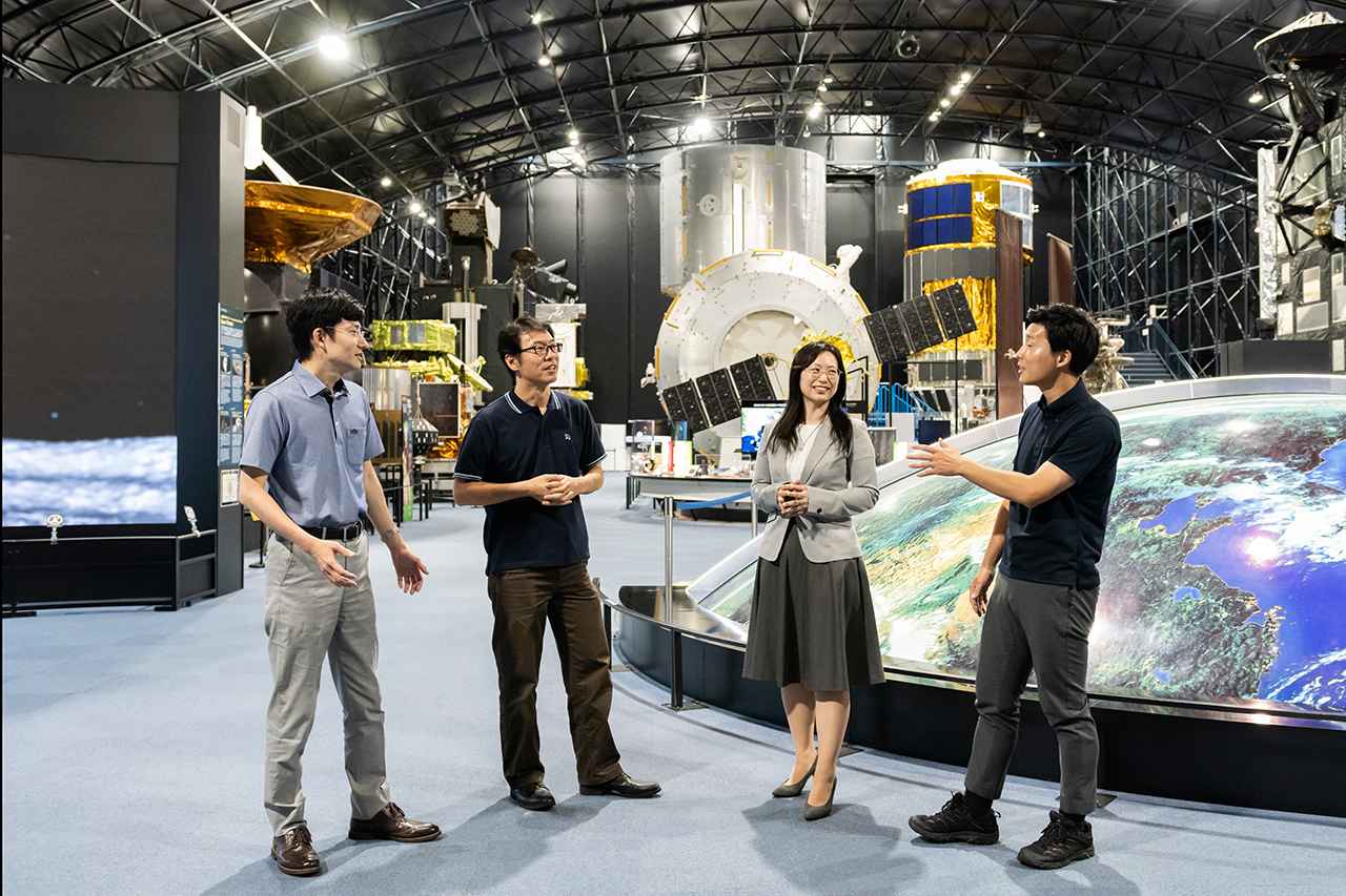 画像: 宇宙インフラをめぐる座談会は、茨城県つくば市のJAXA筑波宇宙センターで開かれた