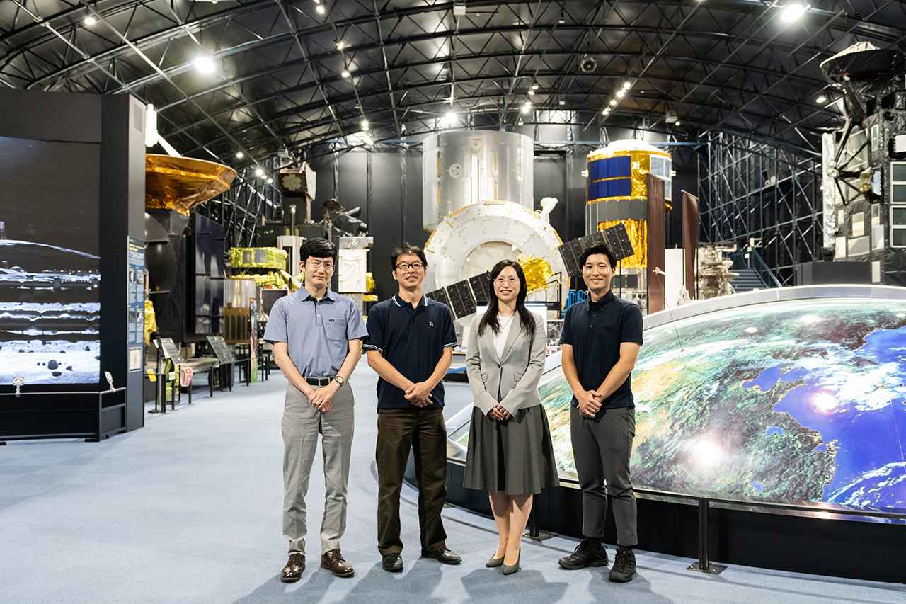 画像: JAXA宇宙センターの展示施設「スペースドーム」で、宇宙への想像をふくらませた
