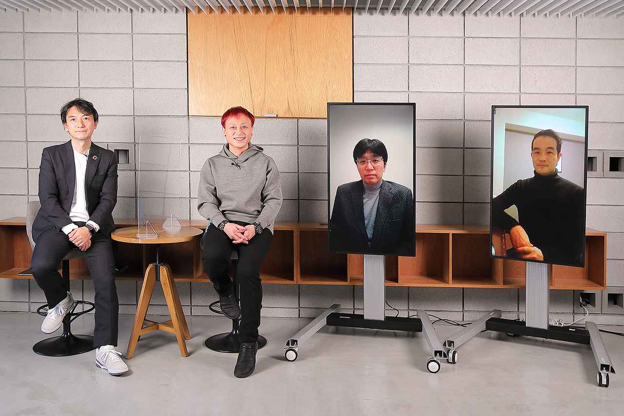 画像: 左から、ナビゲーターの日立 丸山幸伸、znug designの根津孝太さん、茨城県にある日立の研究開発拠点からリモートで参加した中垣亮、山岡士朗。