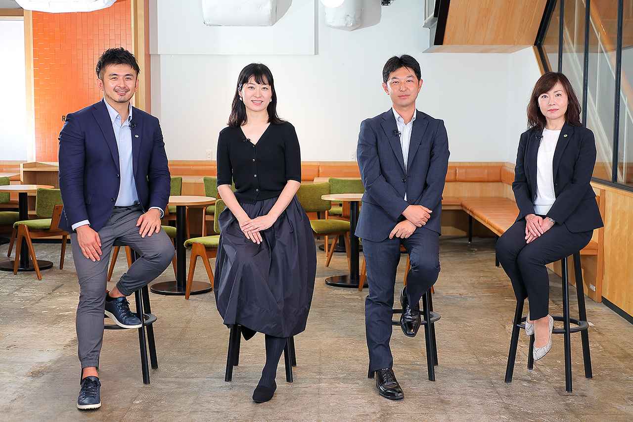 画像: 左からナビゲーターの日立製作所の池ヶ谷和宏、博報堂の根本かおりさん、経済産業省の梶川文博さん、日立製作所の鈴木朋子