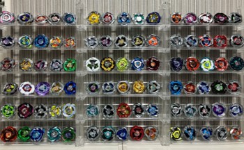 画像: ベイブレードコレクションの一部。パーツの組み合わせで個性が出る