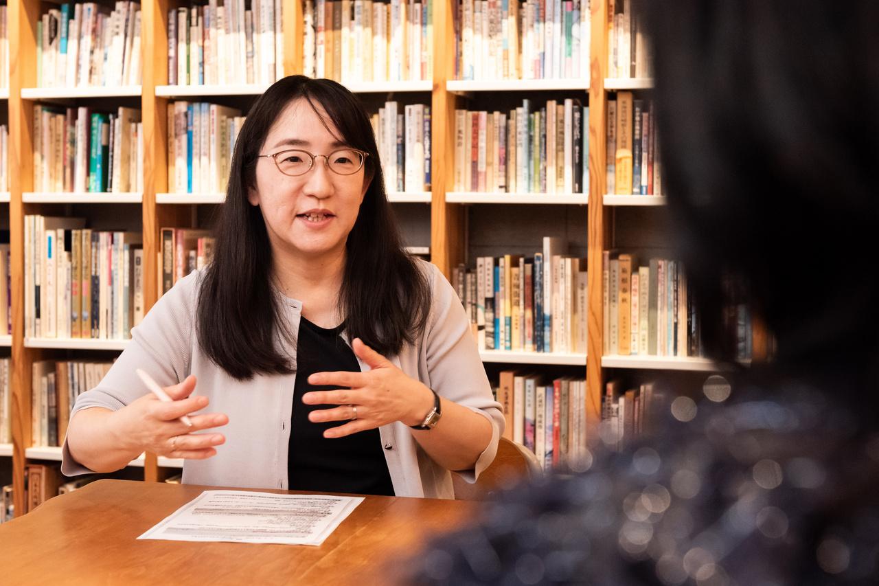 画像: 「ロジカルには説明できない発想力が人間らしさかもしれない」と話す小幡