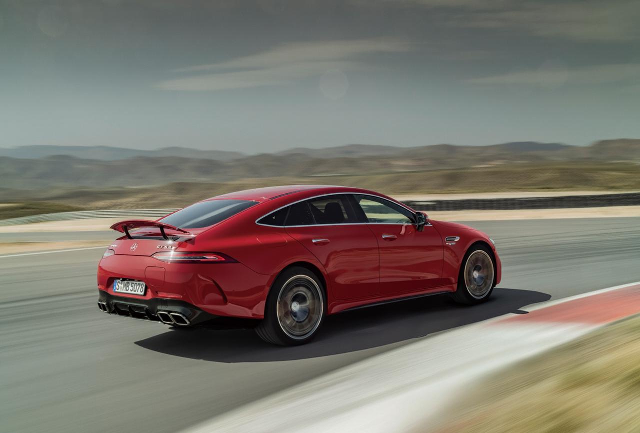 画像: 「メルセデスAMG GT 4ドアクーペ 63S Eパフォーマンス」。メルセデスAMGとして初めてのプラグインハイブリッド。4L V8ツインターボとモーターを組み合わせて、システム最高出力は843ps、最大トルクは1470Nmを誇る。