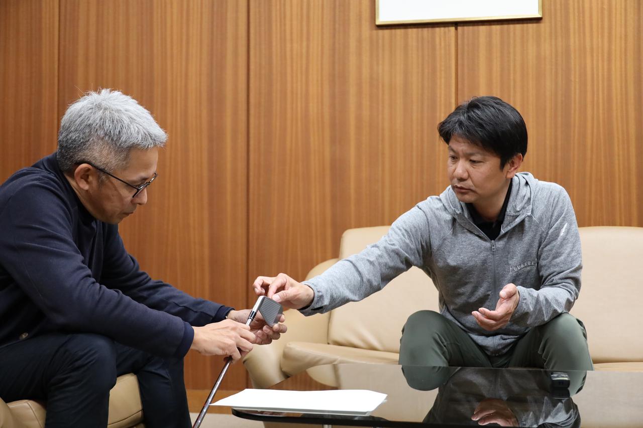 画像: TB-5と比較してTB-7はヘッドが小さいため、真ん中部分の肉厚を盛れたためより良い打感が実現できた。