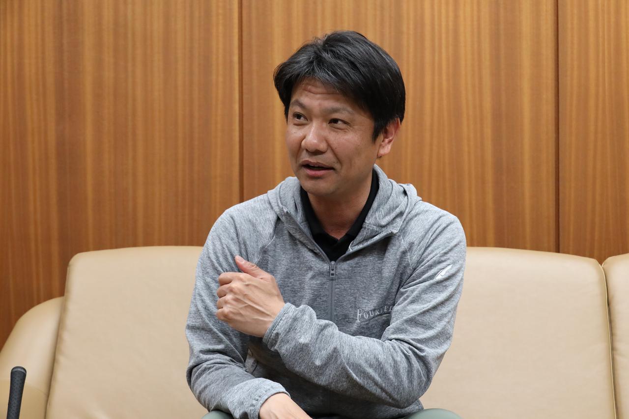 画像: TB(シアターブレード)シリーズの商品企画を担当した池田純氏 具体的な“ひとり”のゴルファーをイメージしてクラブ作りに取り組んでいるという
