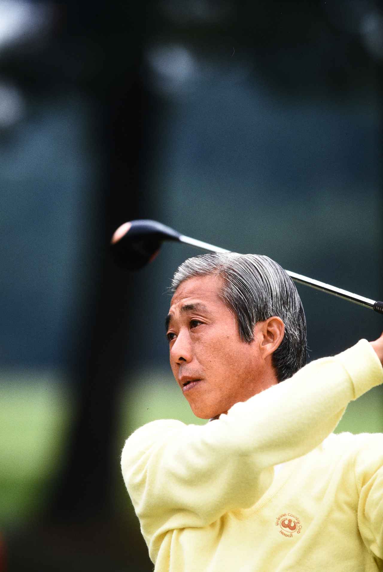 画像: 中部銀次郎(1942~2001)山口県下関市に大洋漁業を営む一族の御曹司として生まれる。虚弱な体質のため幼少より父の手ほどきでゴルフを始める。長ずるにしたがって腕をあげ天才の出現と騒がれた。甲南大卒。60年、18歳で日本アマに出場。62年、20歳で日本アマ初優勝。以後64、66、67、74、78年と17年にわたり通算6勝の金字塔をうちたてた。67年には西日本オープンでプロを退けて優勝。プロより強いアマといわれた。しかし、プロ入りはせず、生涯アマチュアイズムを貫いた。01年、永眠。
