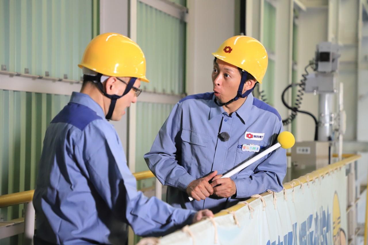 画像: 日本で初めて混焼率30％（体積比）の水素混燃発電を達成したという話を聞き、驚きの表情