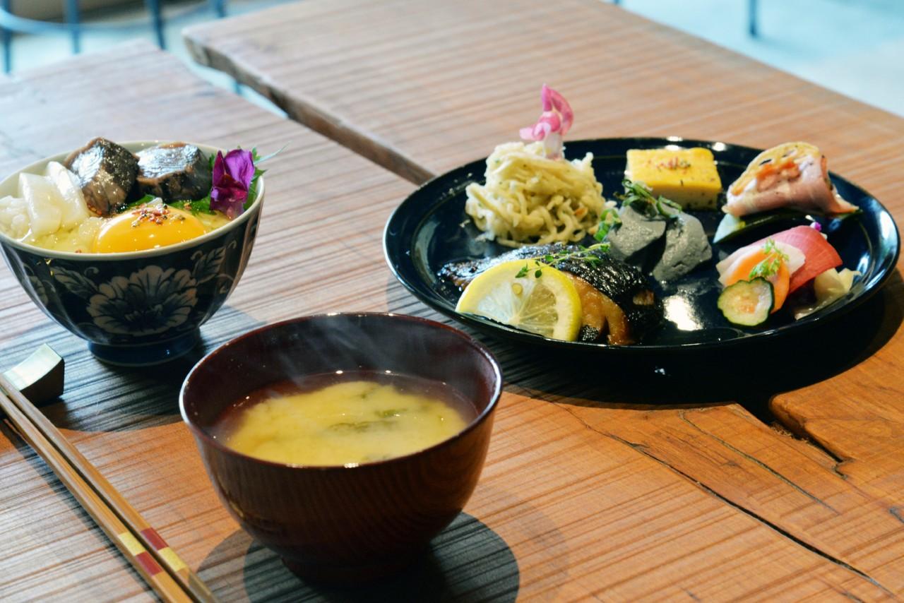 画像: 「一汁五菜」2,100円、ご飯変更オプション「京卵かけご飯」＋550円