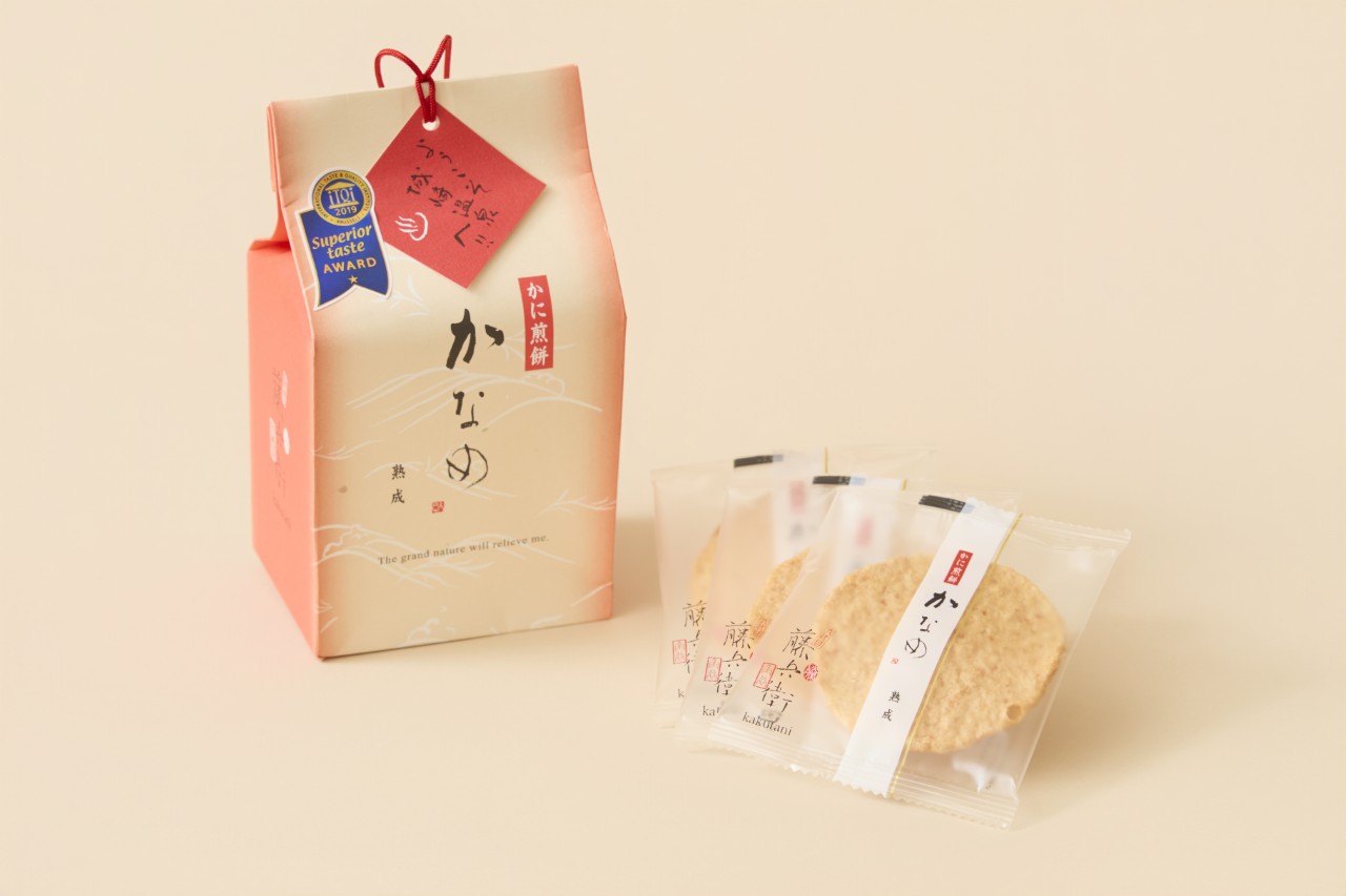 画像: 「熟成二度焼かに煎餅かなめ」8枚入り 860円