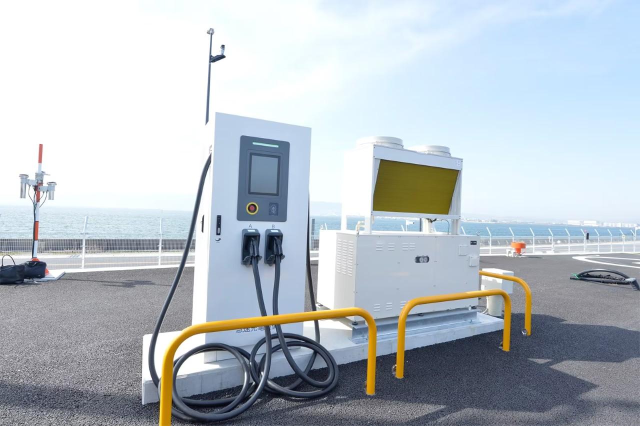 画像: 関西電力が株式会社SkyDriveの機体用に開発した超急速充電設備