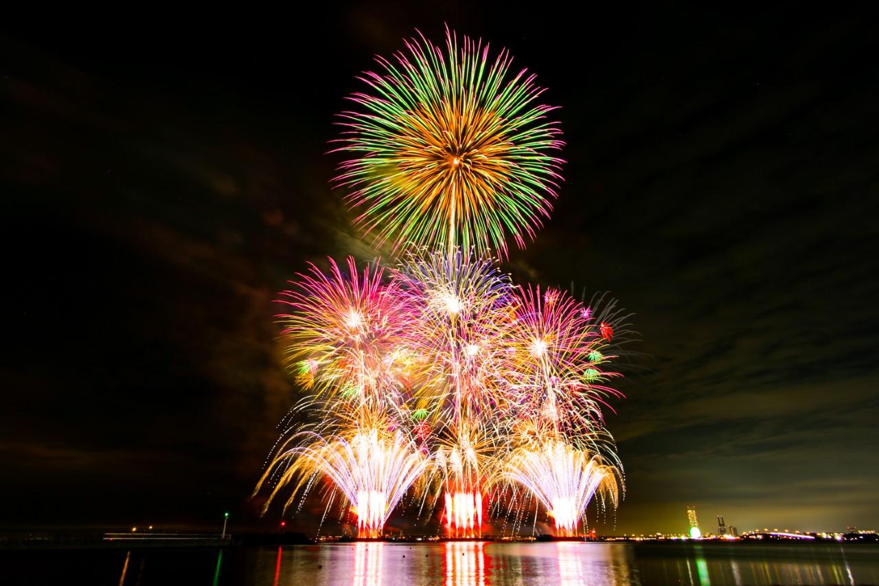 画像: 500機のドローンと花火が織りなす感動の夜空！「泉州夢花火 in 泉南」