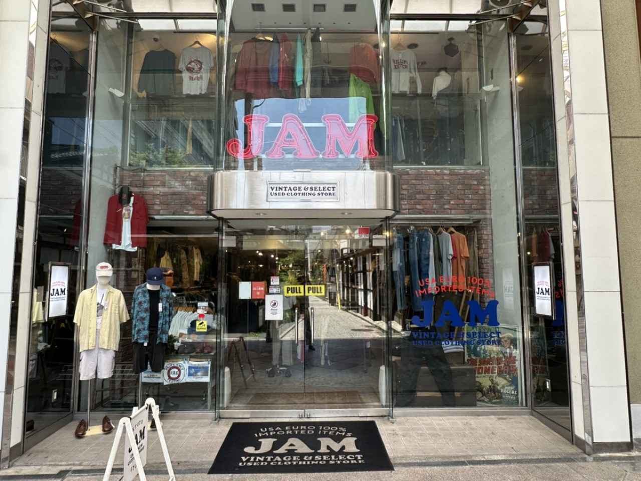 画像1: 古着屋JAM京都四条店 | ガラス張りの開放的なお店でアメカジ古着探し