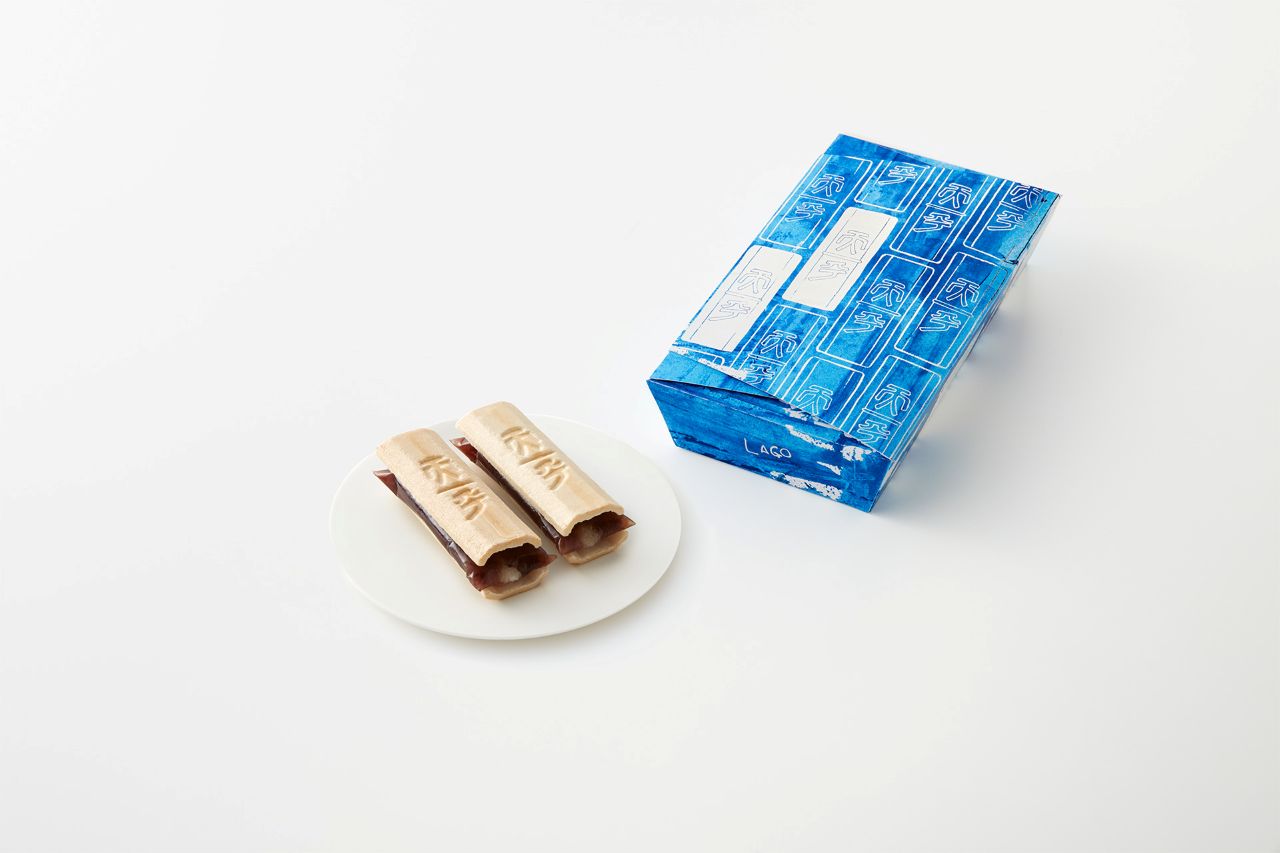 画像: 「ふくみ天平」は、たねやの代表菓。食べる時に自分で餡を挟むので、最中のパリッ食感が楽しい！ 画像提供：たねや