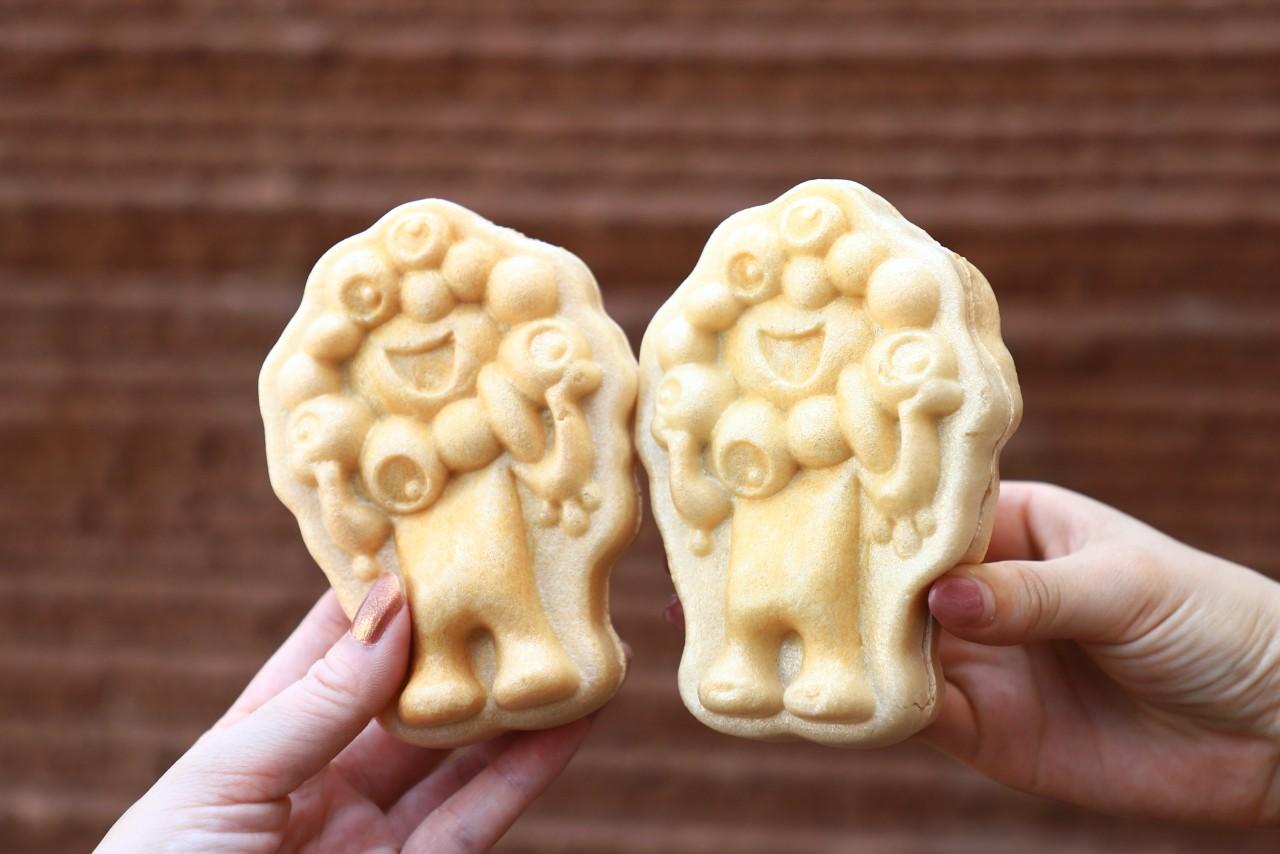 画像: 後ろ姿もキュート!ひんやり絶品「ミャクミャクもなかアイス」