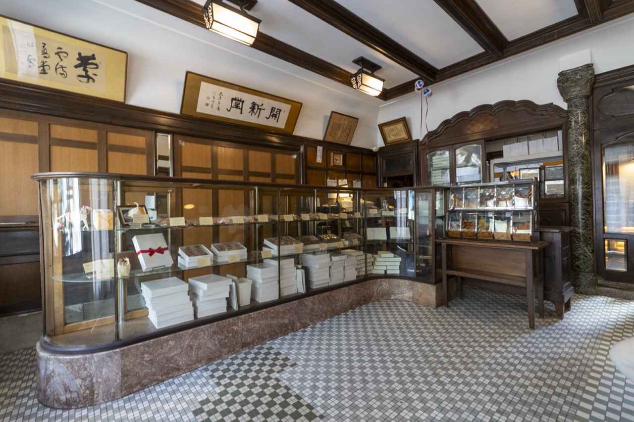 画像: 店内のいたるところに明治や大正の面影が