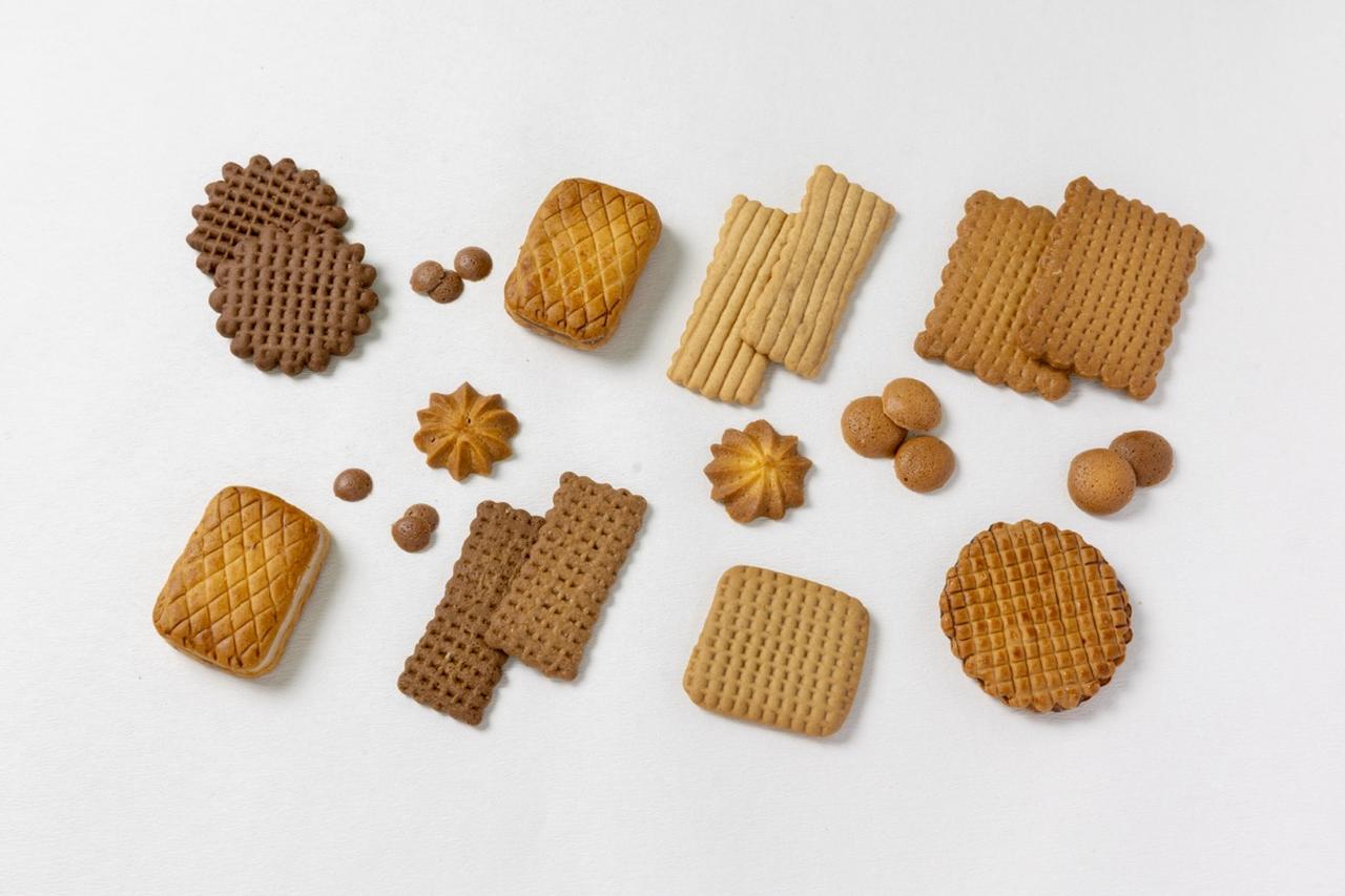 画像: チョコレートサブレ、ココアチップ、チョコレートクリームサンド、シナモンサブレ、ピーナッツサブレ、ボーロ、杏子ジャムサンド、モカサブレ、ジンジャーシュガー、シトロンクリームサンド、ヴァニラクッキーの11種類