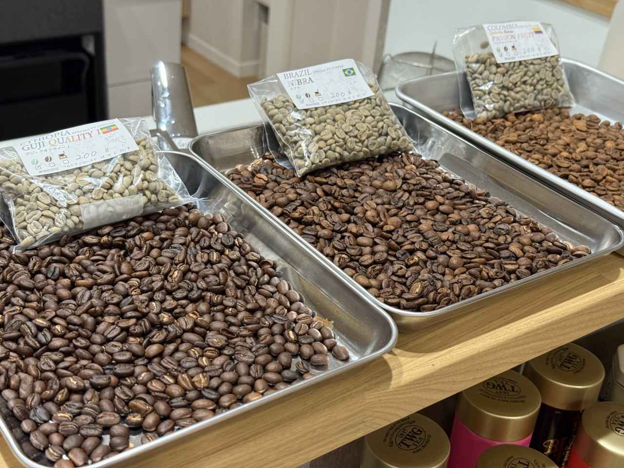 画像: 北村さんが焙煎したコーヒー豆。左から、中深煎り、中煎り、浅煎りに焙煎度を変えているとのこと
