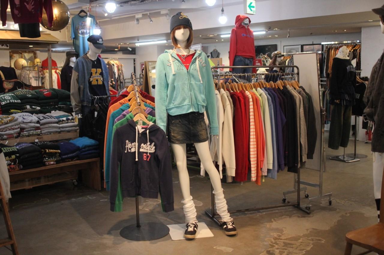 画像2: SUPER SPINNS神戸三宮店|最旬トレンドY2Kがリーズナブルな古着で揃う