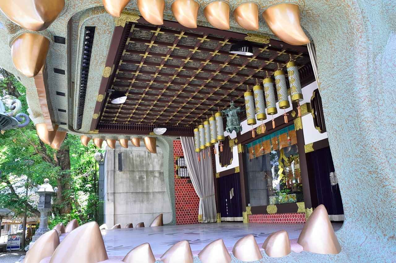 画像3: 想像以上のスケールにびっくり!巨大獅子がお出迎えする「難波八阪神社」