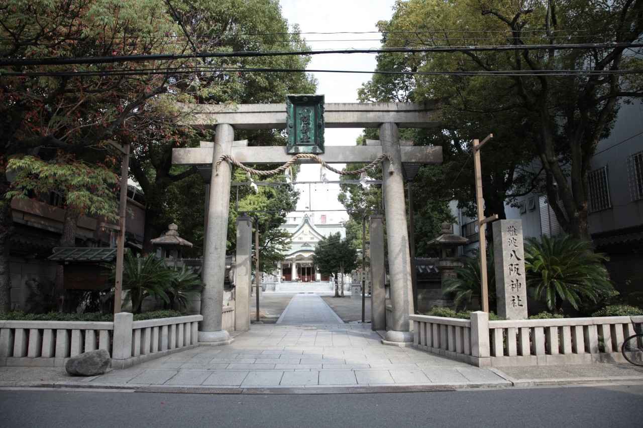 画像4: 想像以上のスケールにびっくり!巨大獅子がお出迎えする「難波八阪神社」