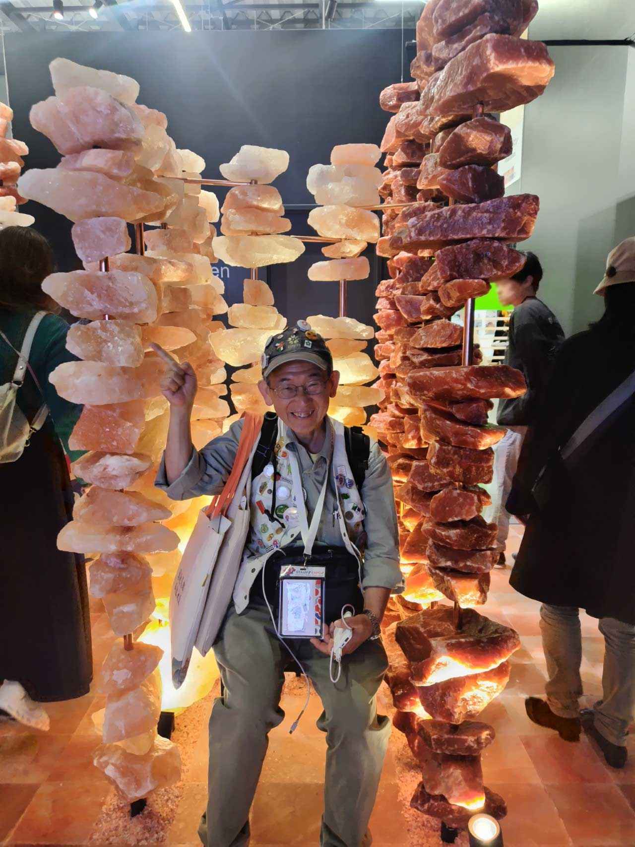 画像: パキスタンパビリオン（コモンズD）にて、特産品であるピンク色の岩塩（ピンクロックソルト）（2025年大阪・関西万博）