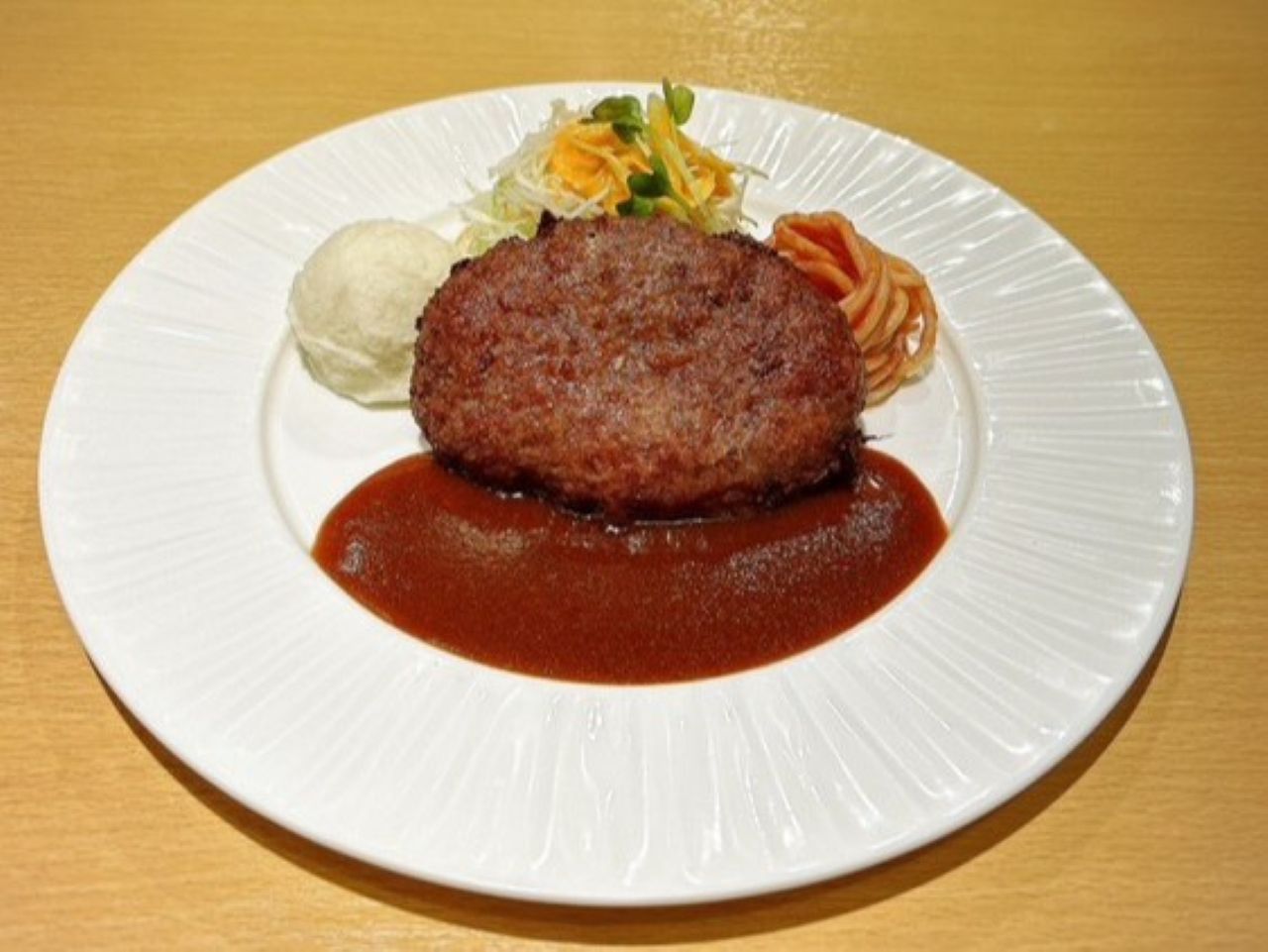 画像: 「ハンバーグ定食」1,650円（ライス、スープ付き、ライスおかわり1回無料）
