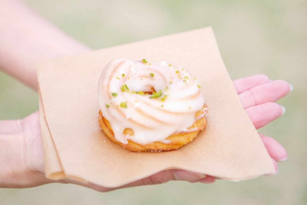 画像3: 北新地に新登場!ふわっと食感のフレンチクルーラー専門店「モンクルーラー」