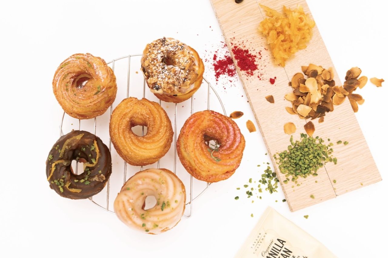 画像1: 北新地に新登場!ふわっと食感のフレンチクルーラー専門店「モンクルーラー」