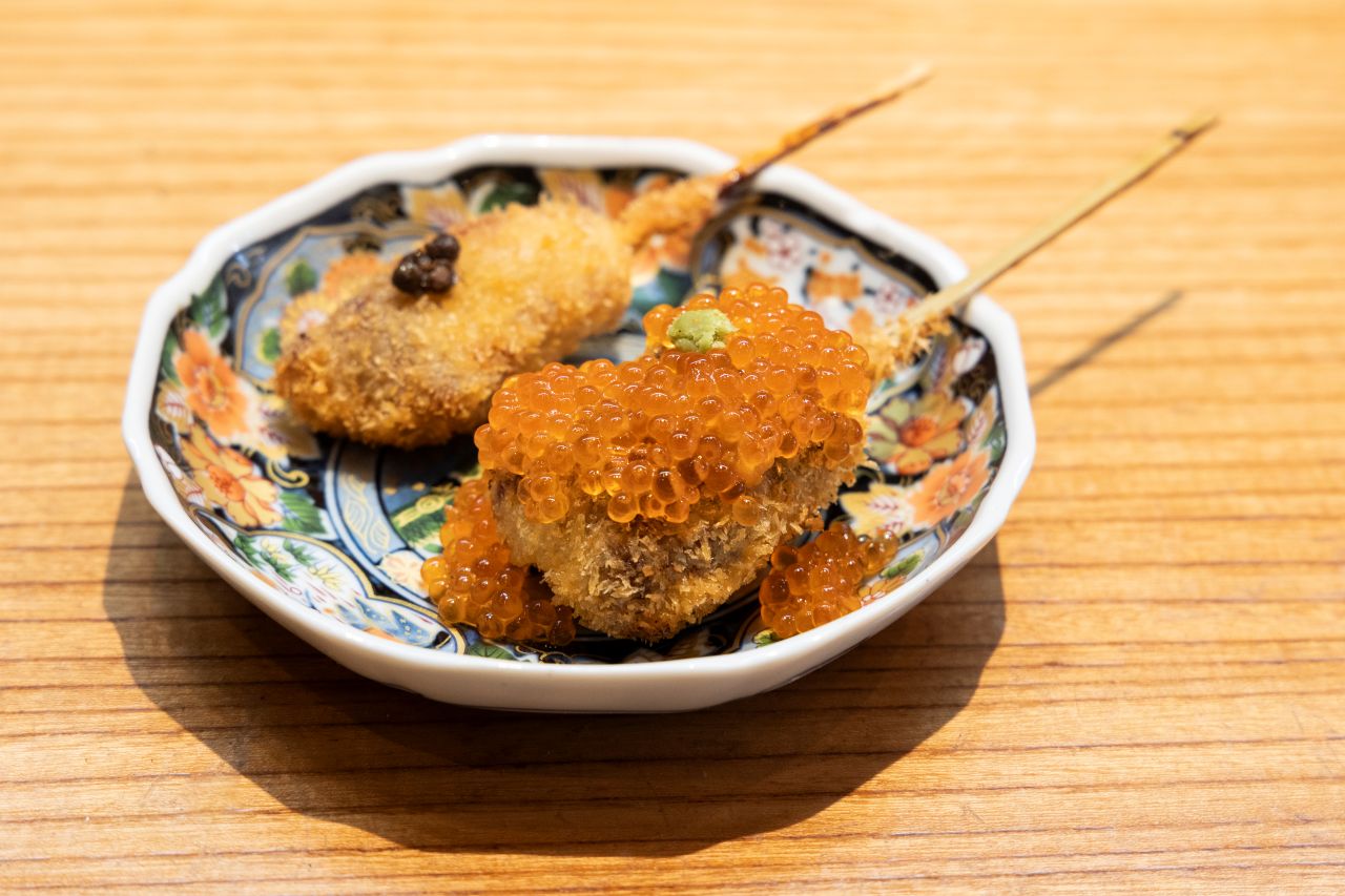 画像: (右から)和牛いちぼのうにくら528円、黒豚ロース西京漬け330円