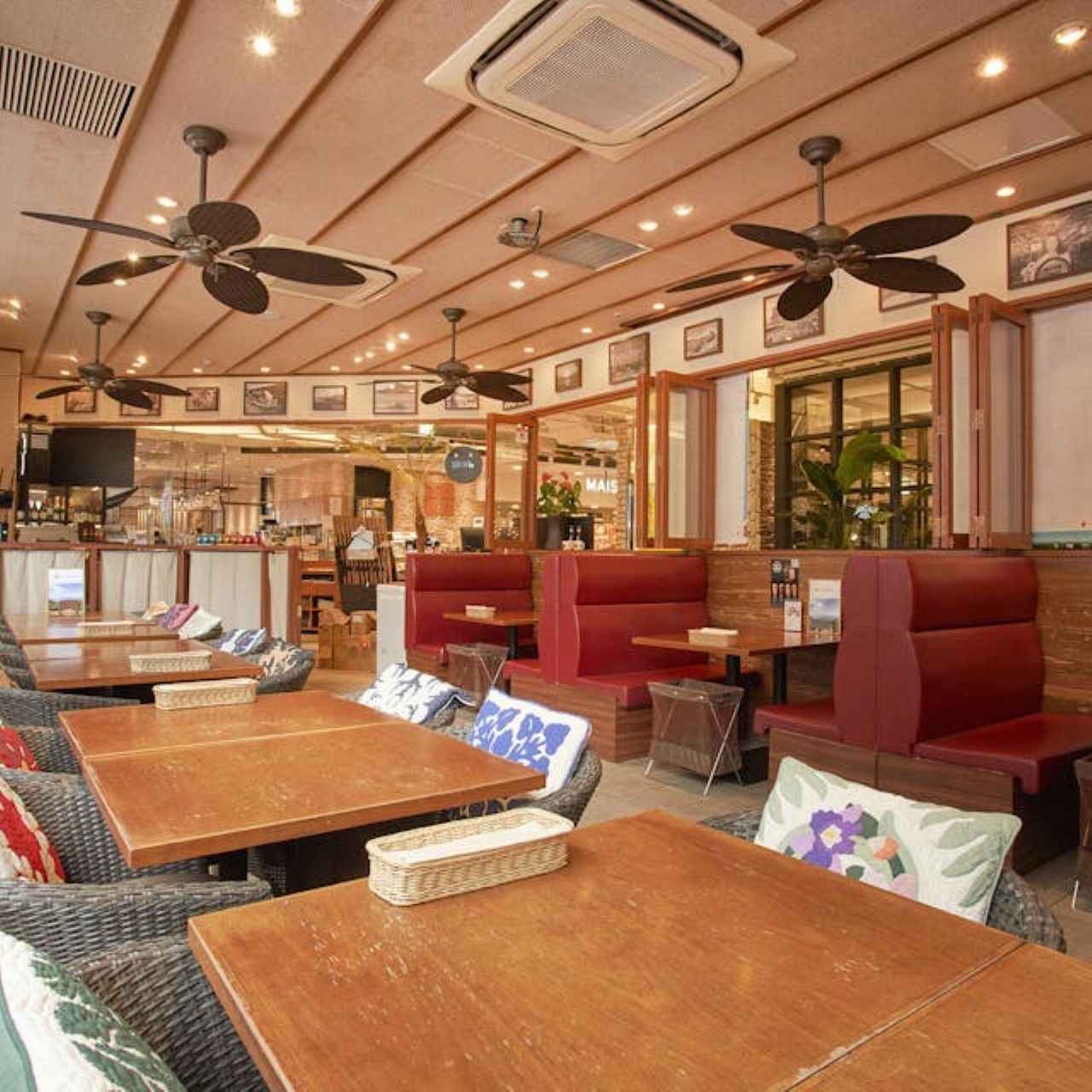 画像2: Muu Muu Diner｜テラスやボックス席を備えたハワイアンダイナーでリラックス