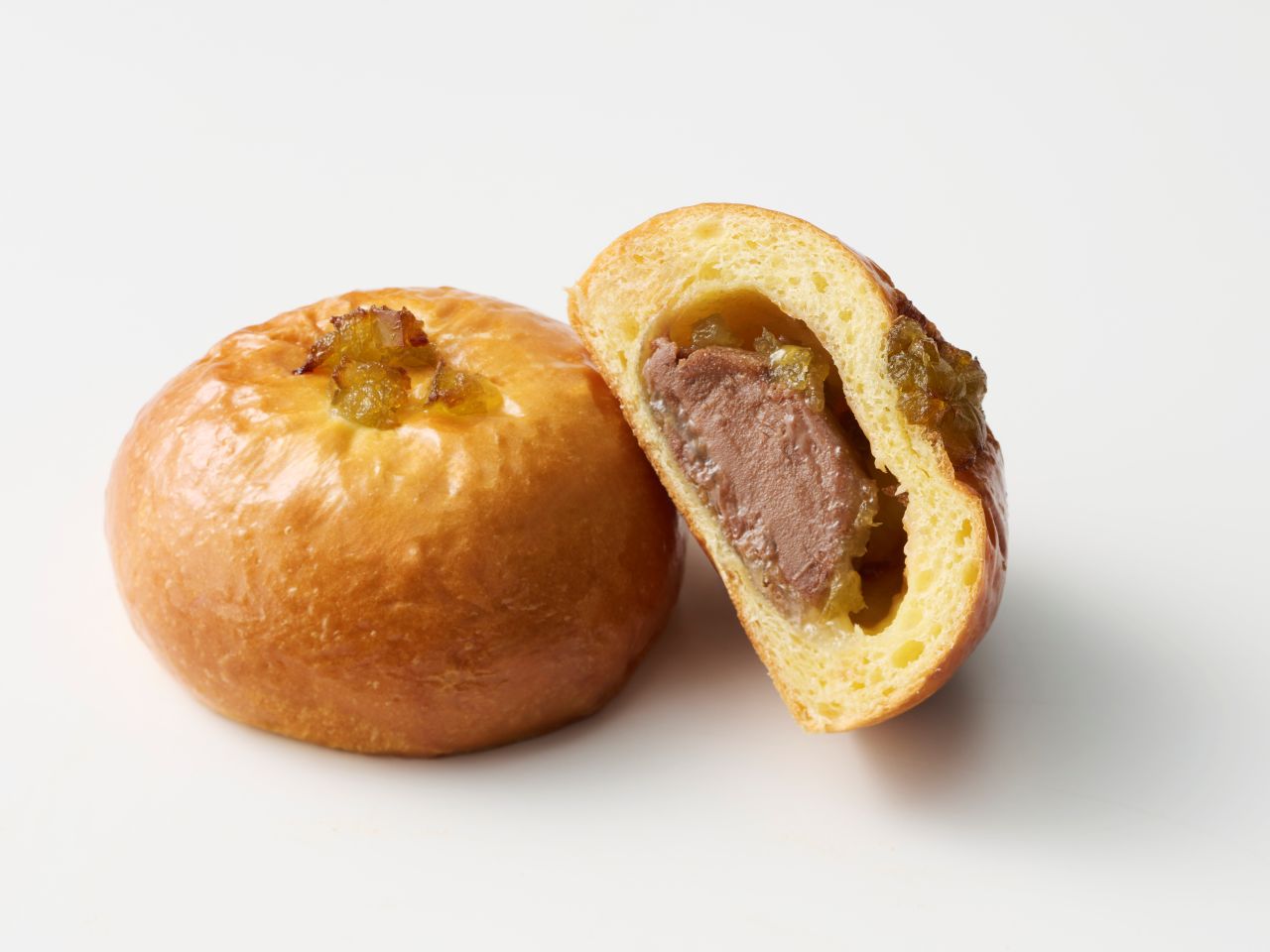 画像: カカオと梅と求肥のもちもちクリームパン432円