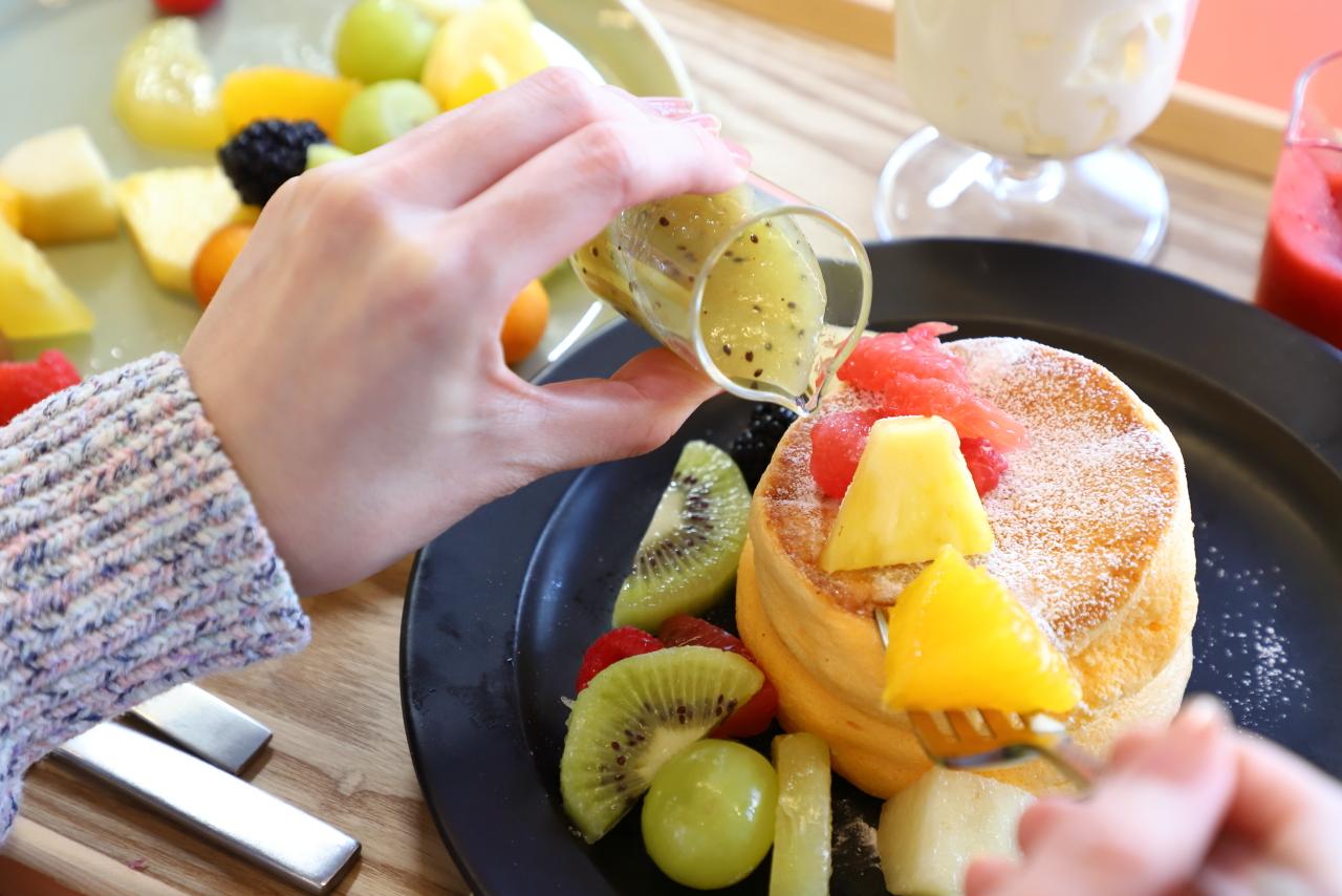 画像: 10種果実の雲パンケーキ 1,680円