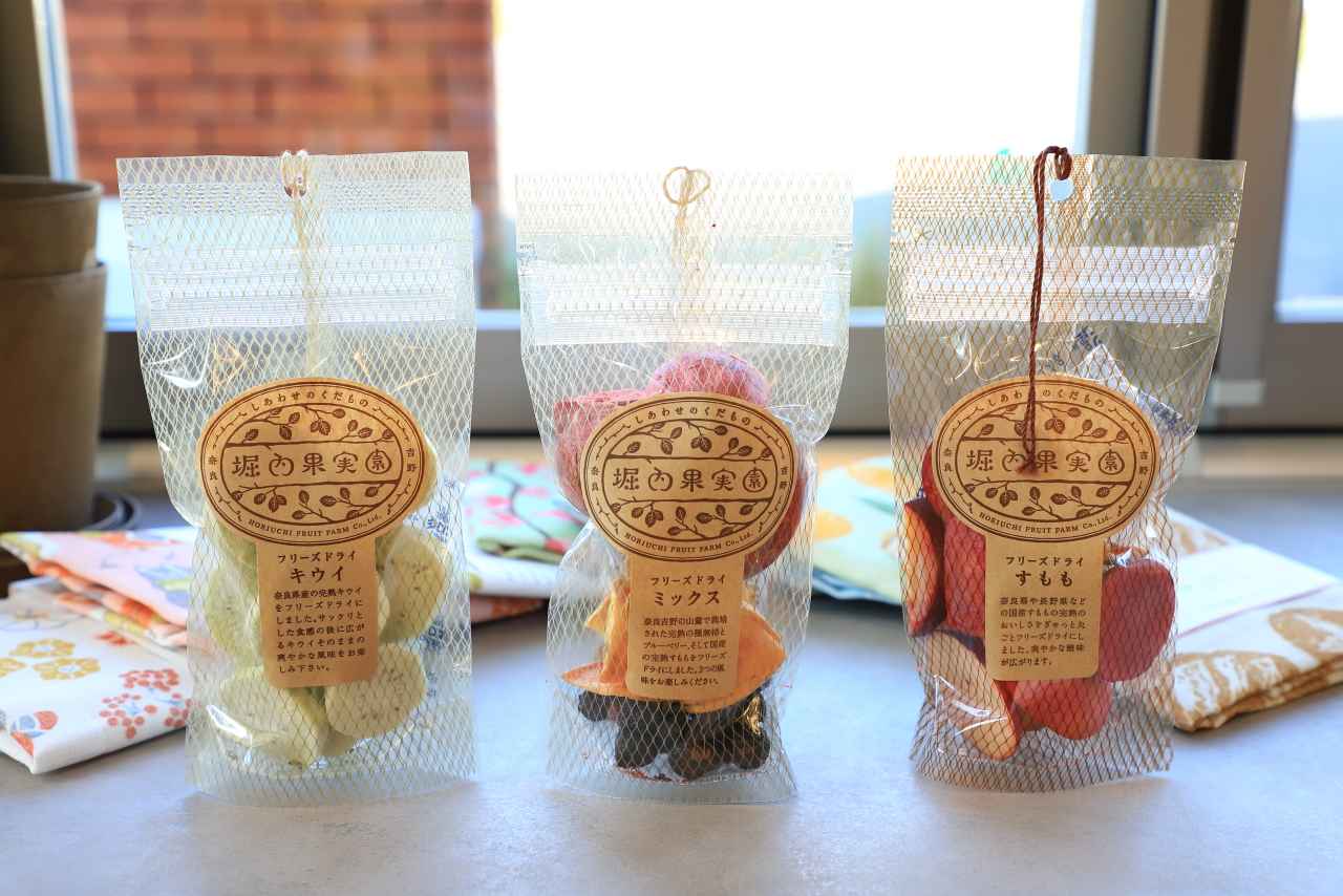画像: （左から順に）フリーズドライ キウイ 1,080円、フリーズドライ ミックス1,296円、フリーズドライ すもも 972円