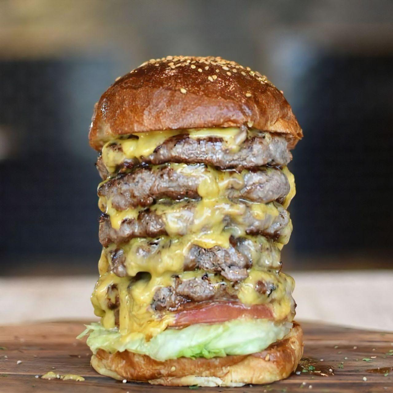 画像3: 10.【難波】RICH GARDEN 心斎橋本店｜パティ5枚×チーズ10枚のワイルドバーガー