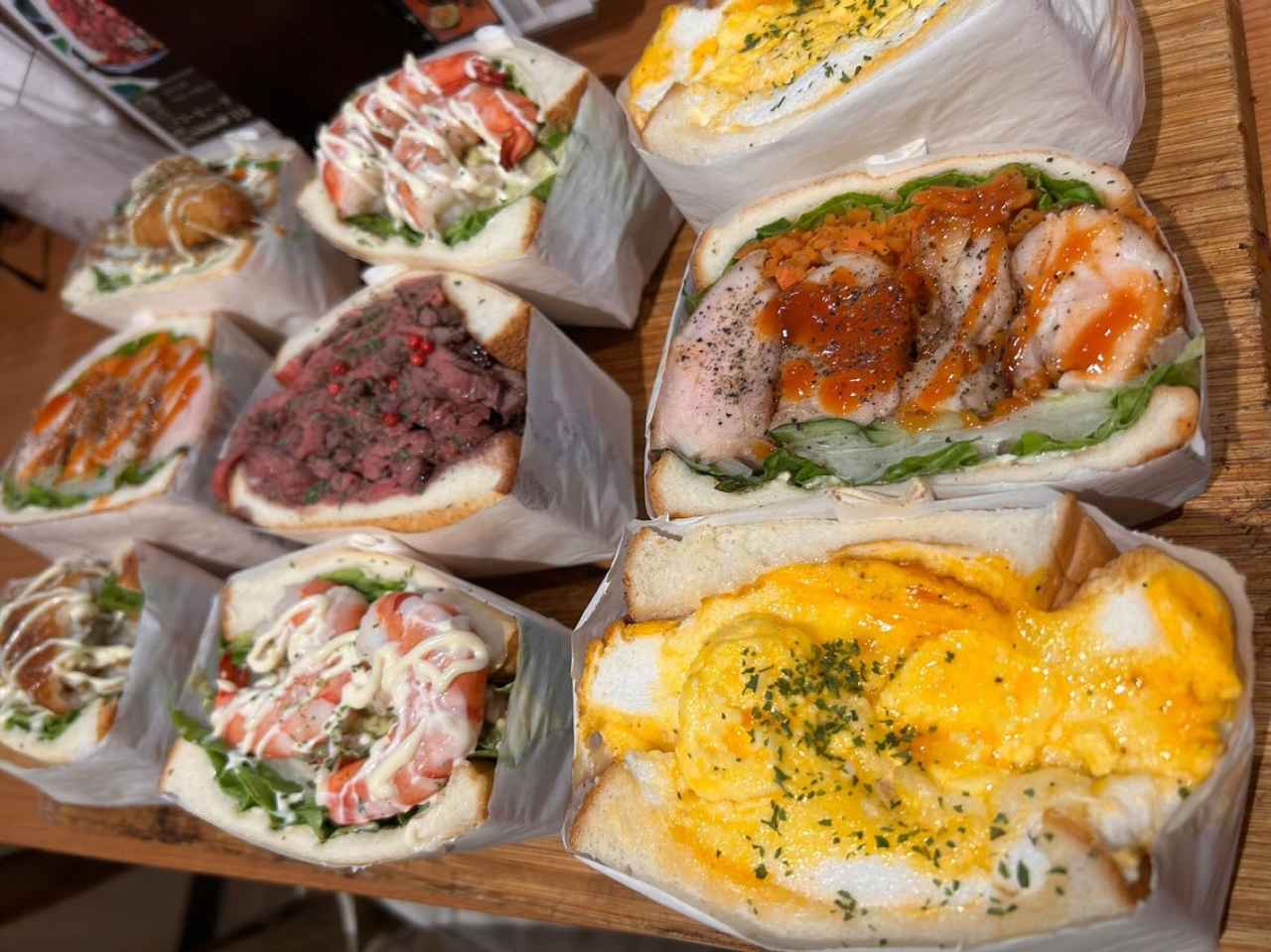 画像2: 13.【日本橋】こんなにデカいサンドイッチは反則だ｜多種多様なサンドはどれも具材ギッシリでパンパン