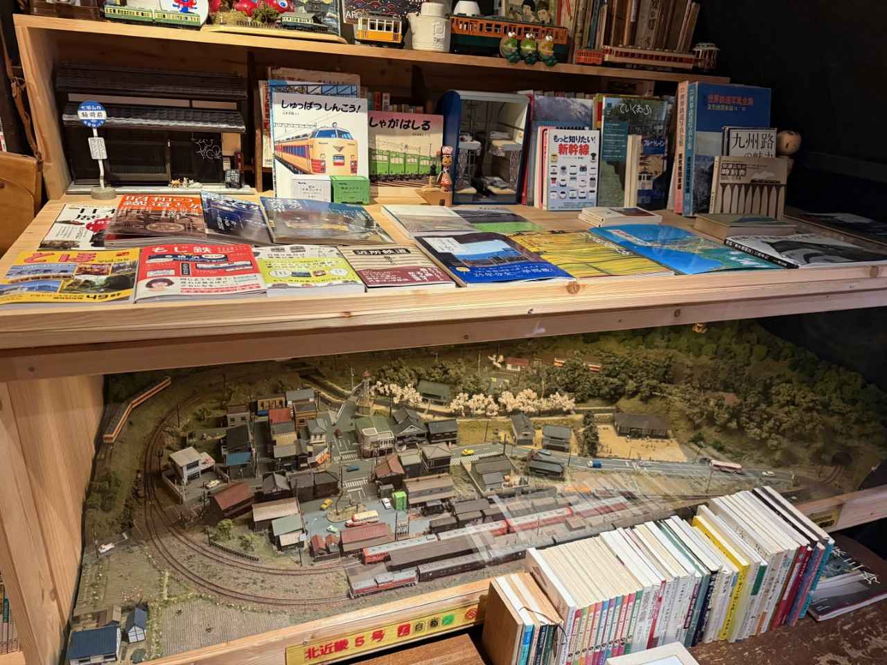 画像4: 古書と茶房 ことばのはおと｜静かに本の世界に浸れる、京町家のブックカフェ