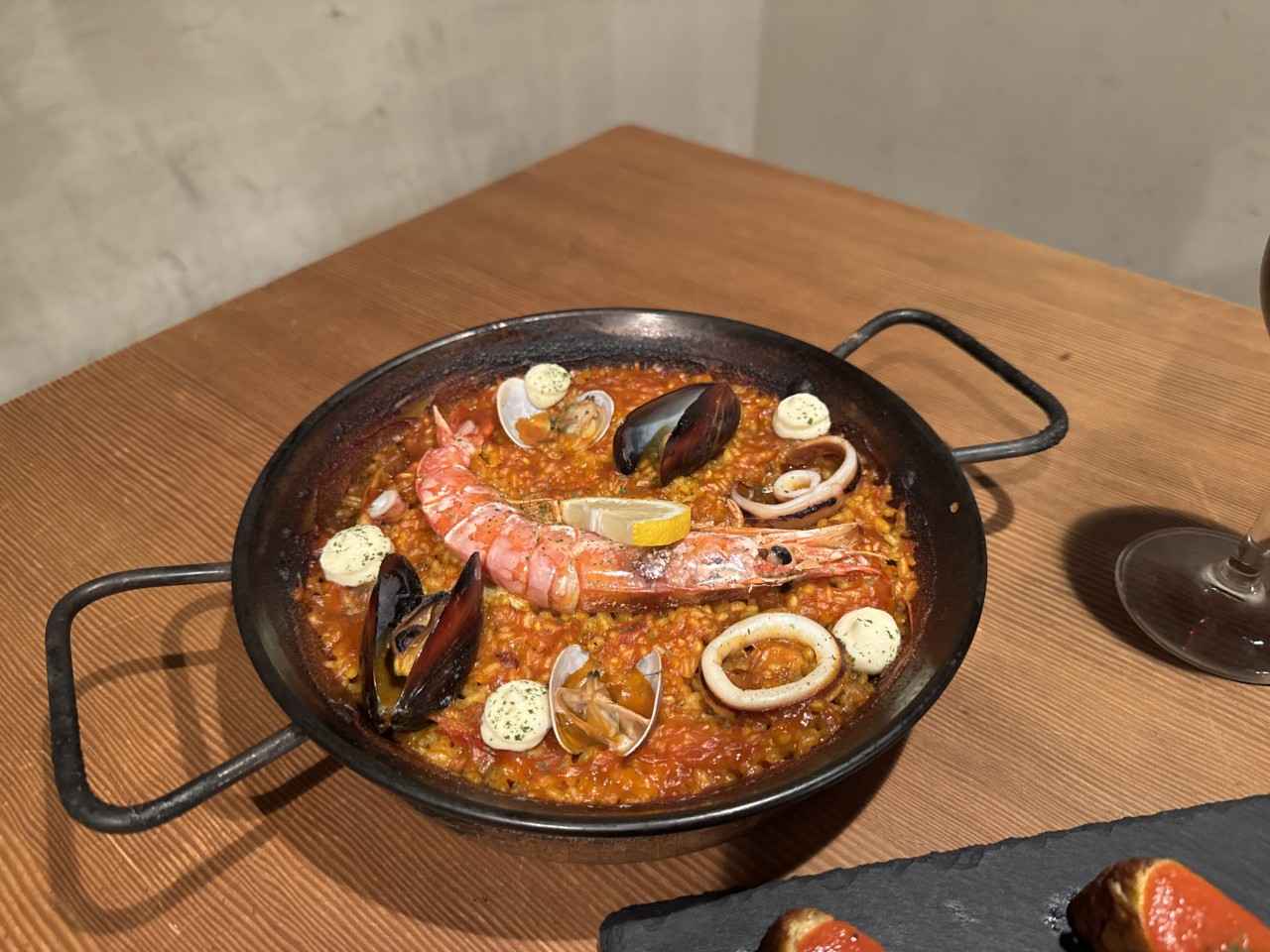 画像: 「シーフードパエリア」1,610円