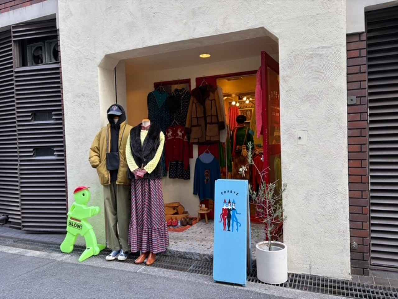 画像: POPEYE vintage used clothing｜欧米のカラフルでポップな古着が並ぶ