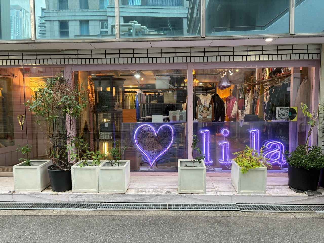 画像1: lila中崎本店｜フリルやレースに心ときめく、上質なヨーロッパヴィンテージ専門店