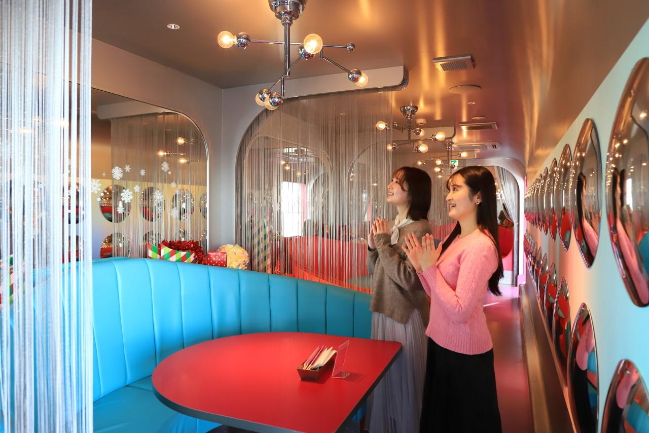 画像: 3号車はパーティーボックス席仕様。