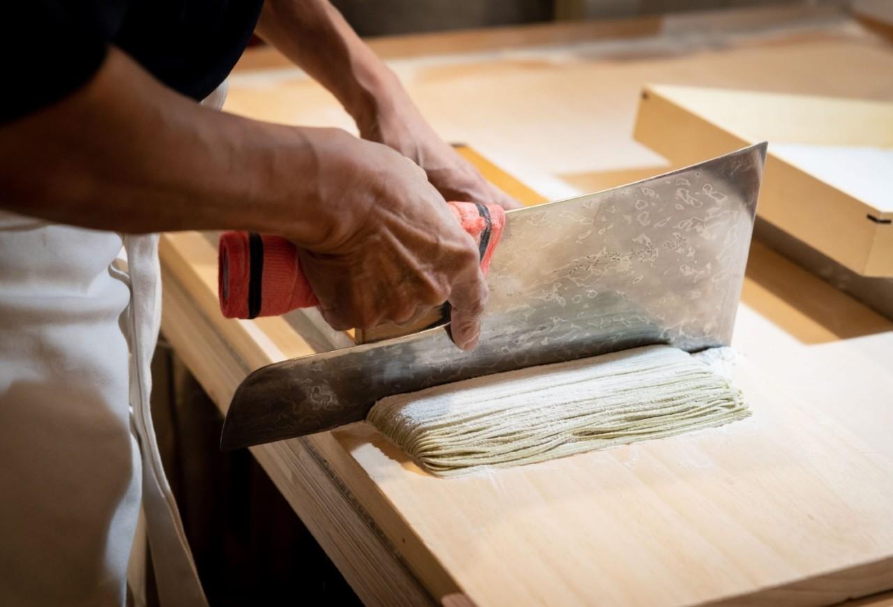 画像2: 昭和天皇も味わった越前そばの老舗「うるしや」