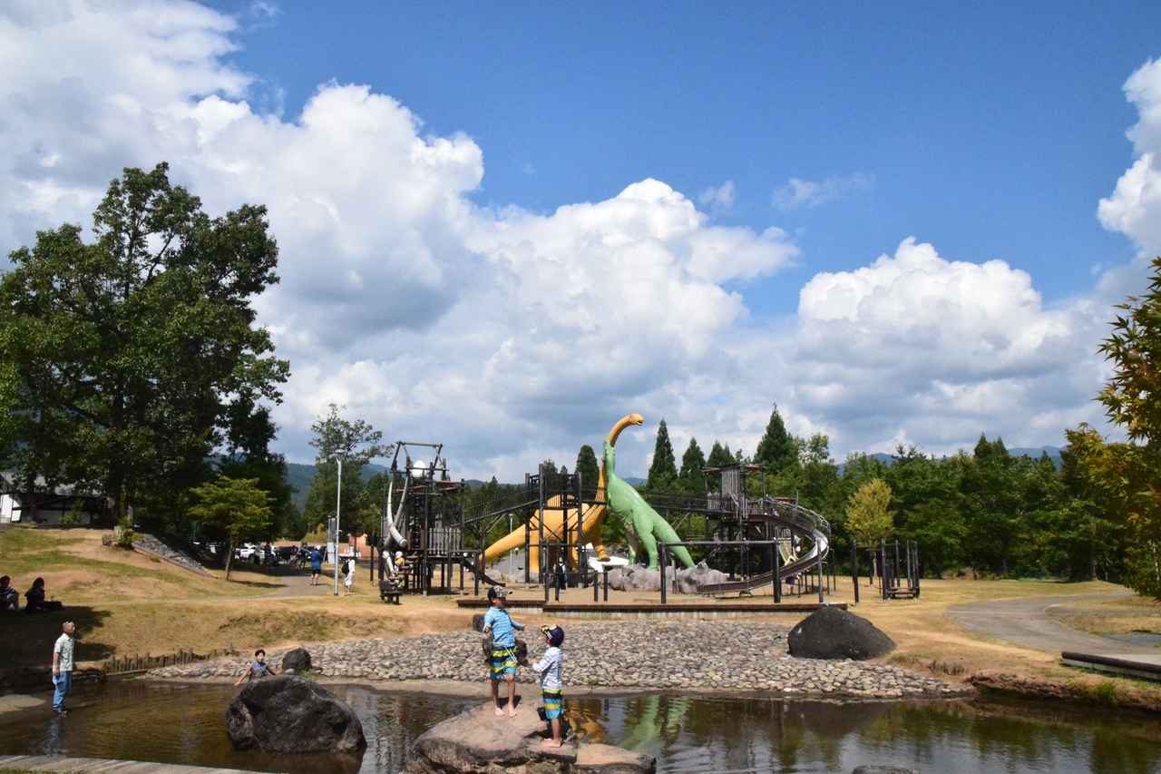 画像: 森の中で音と影が動き出す!歩く冒険体験「かつやま恐竜の森」