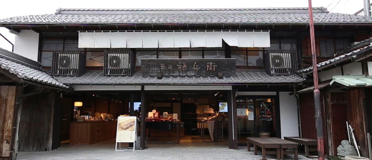 画像2: ⑦笑顔のみたらし団子が大バズり! 伝統の草餅も美味な「菓匠禄兵衛」