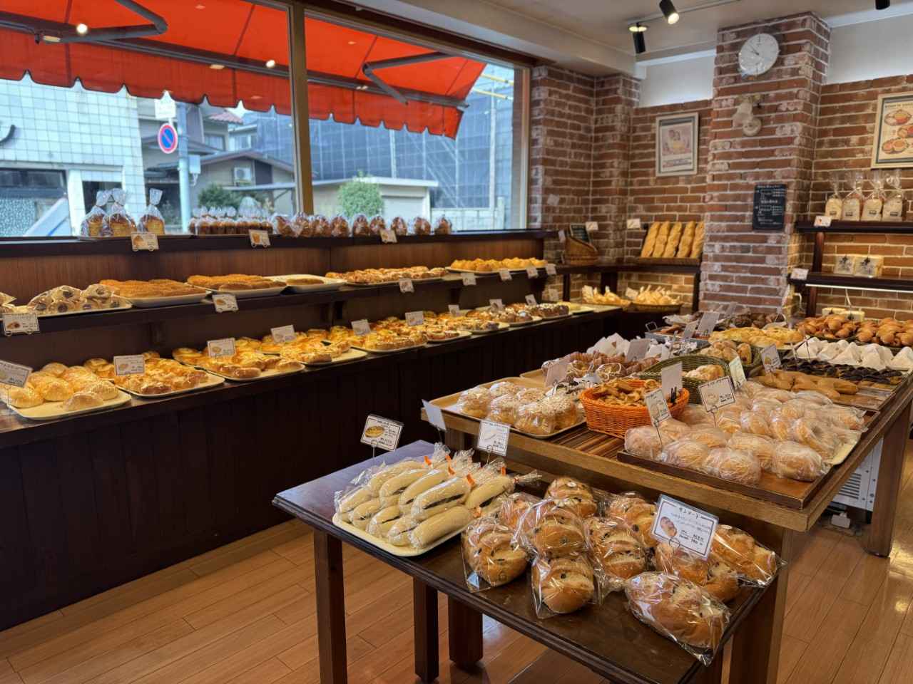 画像2: 朝のパン屋はその街の縮図「ベーカリーマルキ」