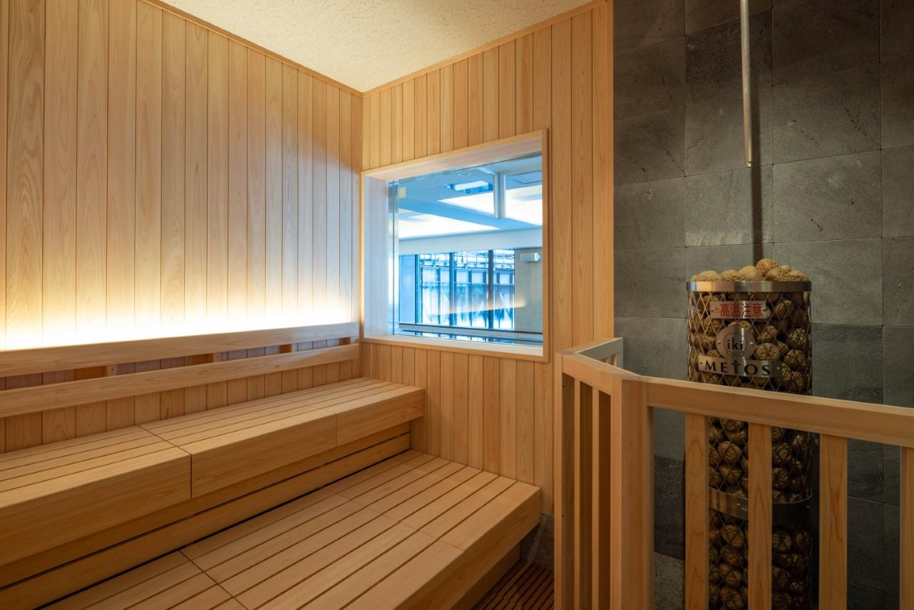 画像: 男女共用のサウナ「水着サウナ」（屋内温水プール内）