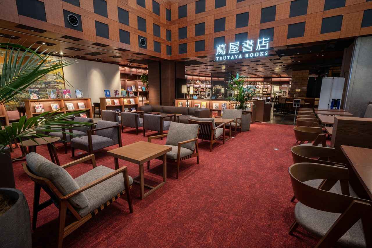 画像: 梅田最大級の席数を誇るカフェ＆ワークスペース「SHARE LOUNGE」（有料）も