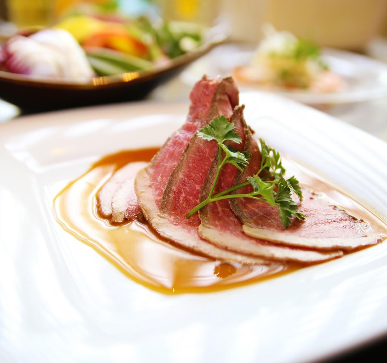 画像: 「総料理長自慢の特製ローストビーフ」1,078円