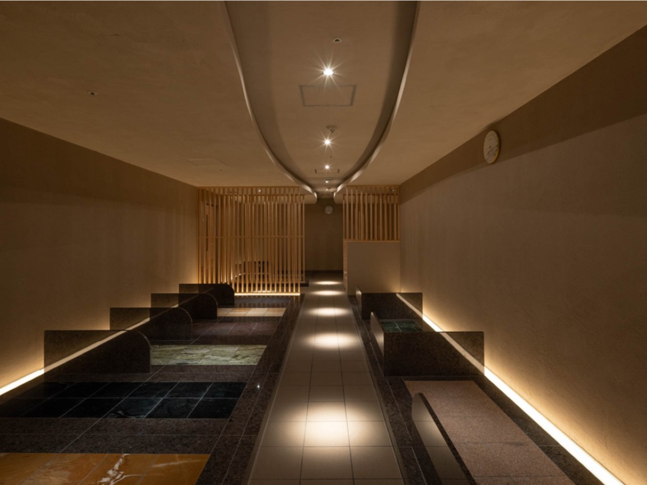 画像: 岩盤浴「12 STONES」は男女で利用可能（※一部、女性専用エリアあり）