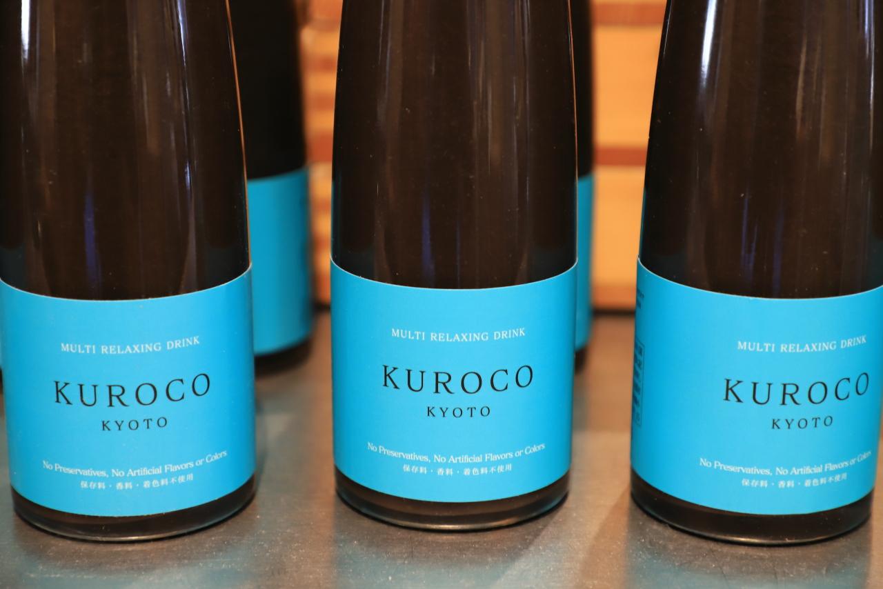 画像2: ショップに並ぶ発酵調味料やお酒をおみやげに